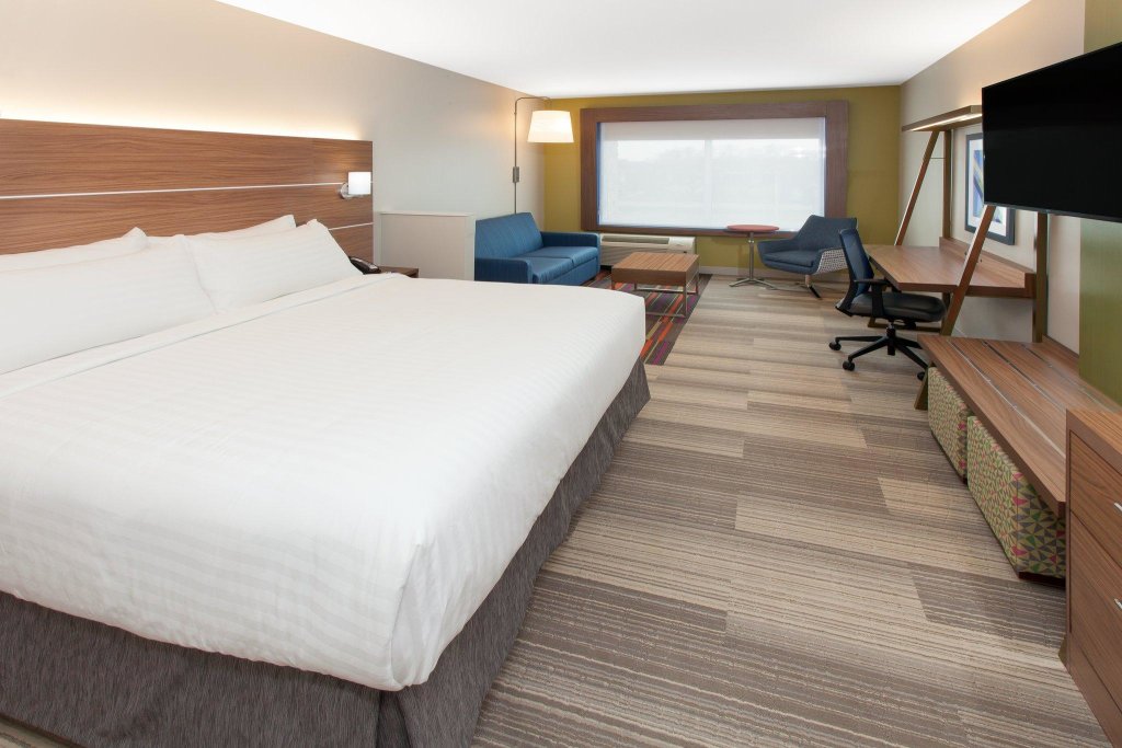 Suite Holiday Inn Express and Suites Detroit/Sterling Heights, an IHG Hotel