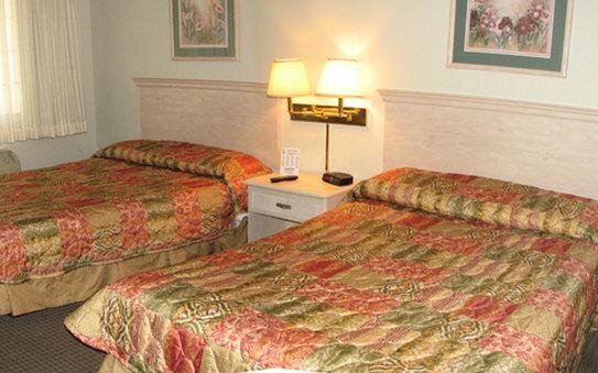 Кровать в общем номере Heritage Inn Express Chico