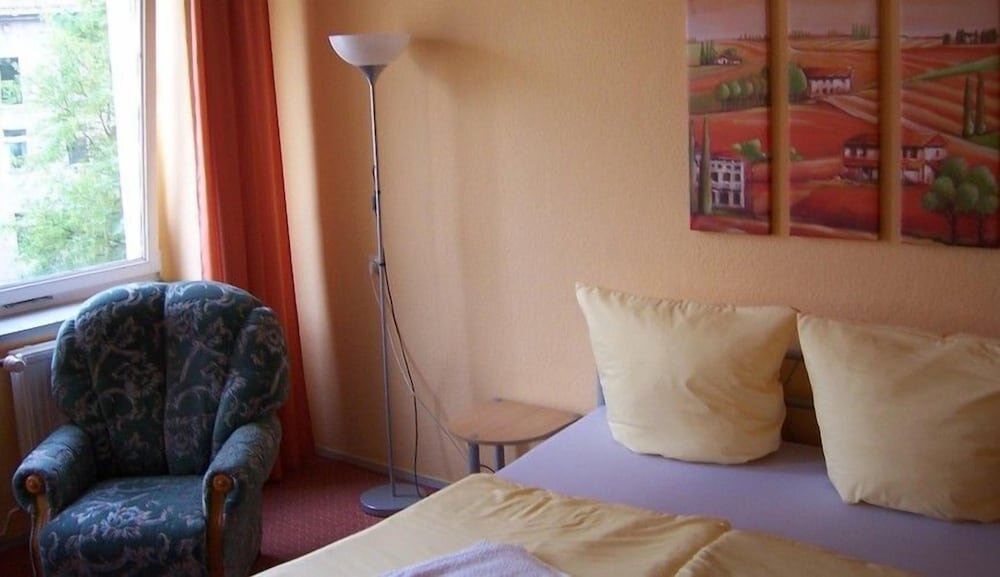 Кровать в общем номере Hotel Pension Streuhof Berlin