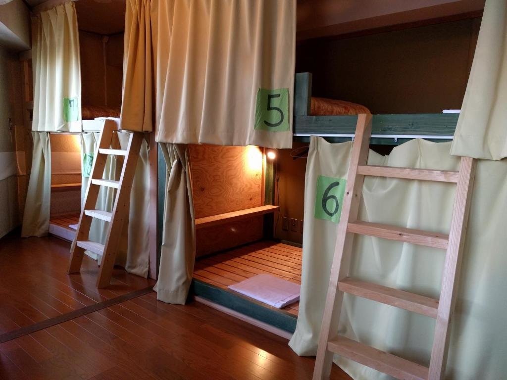 Кровать в общем номере Moritomizu Backpackers