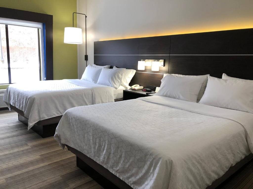 Двухместный номер Standard Holiday Inn Express and Suites Newton, an IHG Hotel