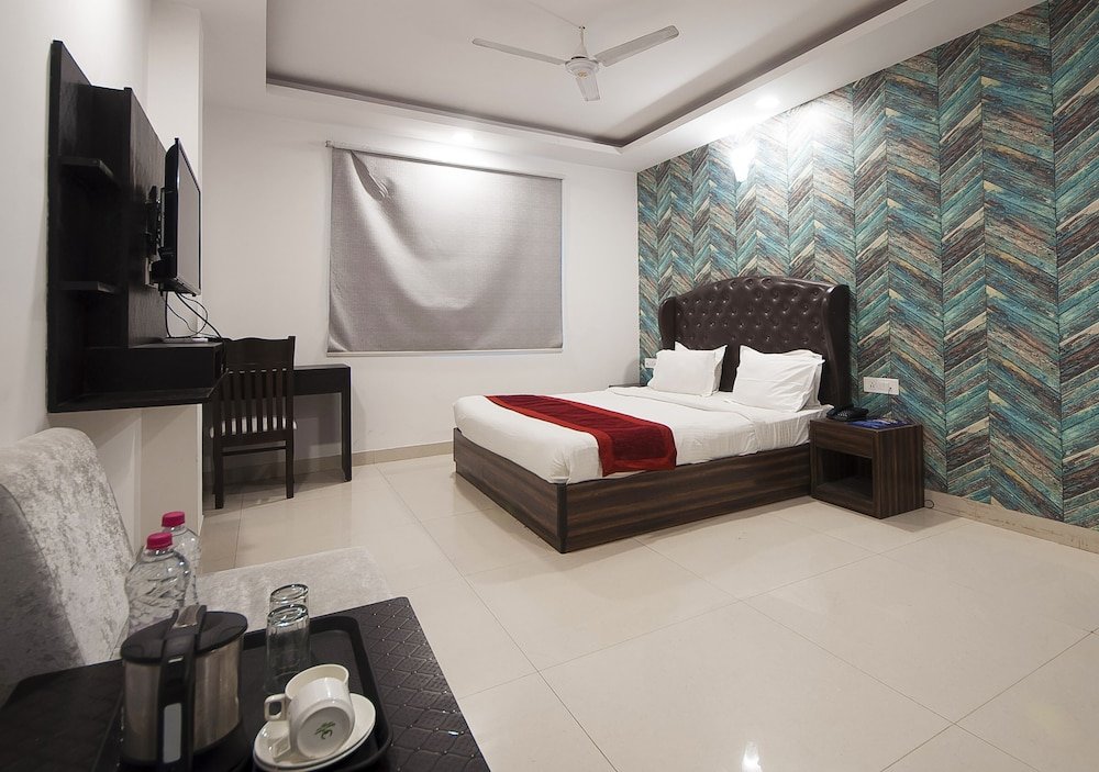 Superior room HOTEL Grand urban luxury Near Delhi Airport