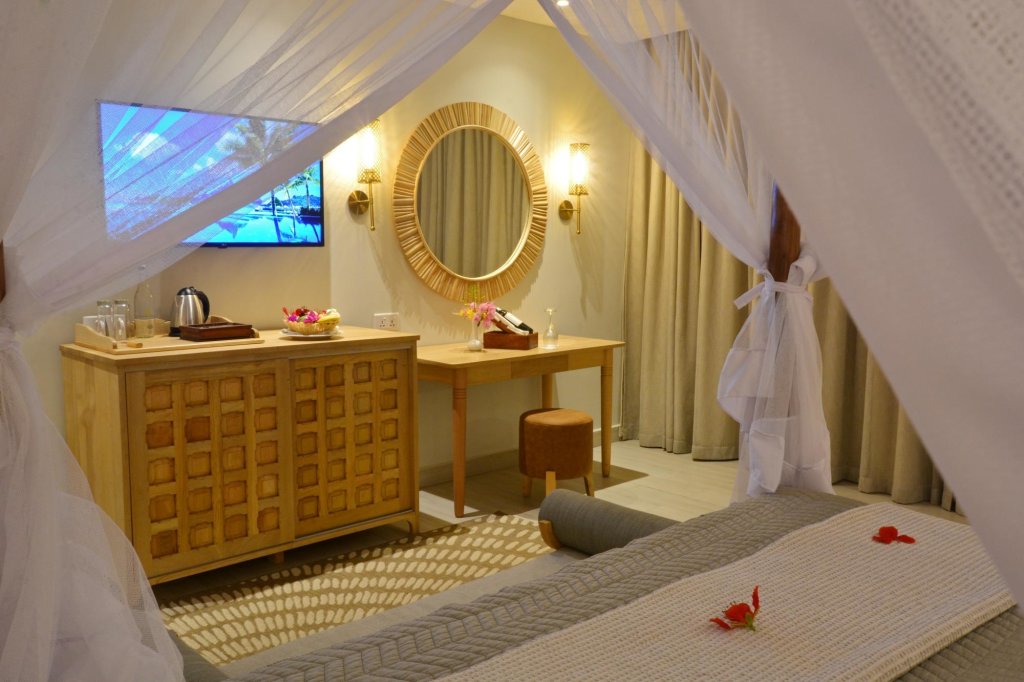 Номер Deluxe Neptune Pwani Beach Resort & Spa Zanzibar