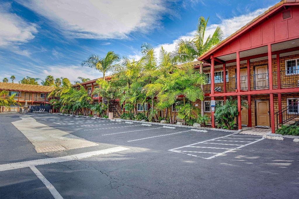 Econo lodge best sale near legoland