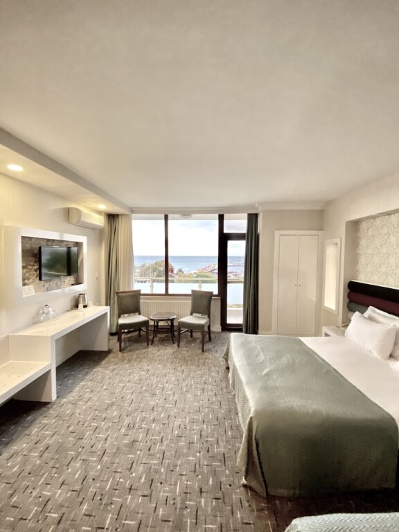 Standard Familie Zimmer mit Balkon Tekirdağ Yat Hotel