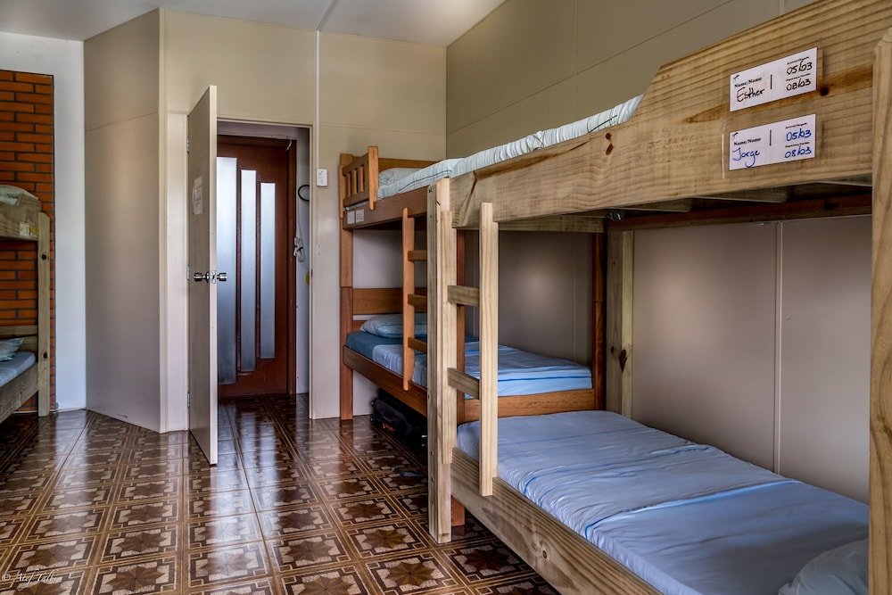 Кровать в общем номере (женский номер) с балконом Geckos Hostel