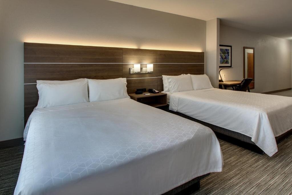 Одноместный люкс Holiday Inn Express Hotel & Suites Waukegan/Gurnee, an IHG Hotel