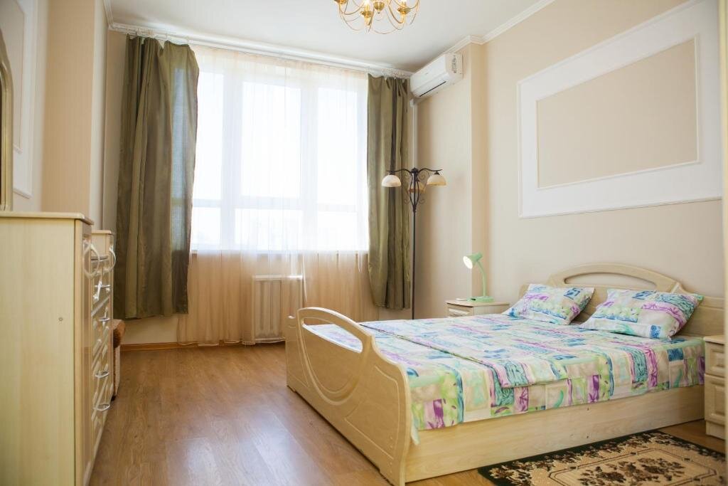 Апартаменты Apartment in 2 Min from Poznyaky Metro Station