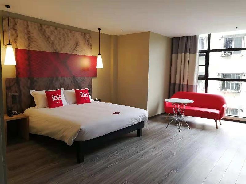 Standard room Ibis Guangyuan City Square Hotel