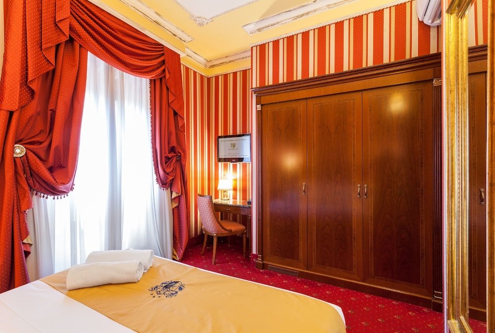 Номер Superior Hotel Manfredi Suite In Rome