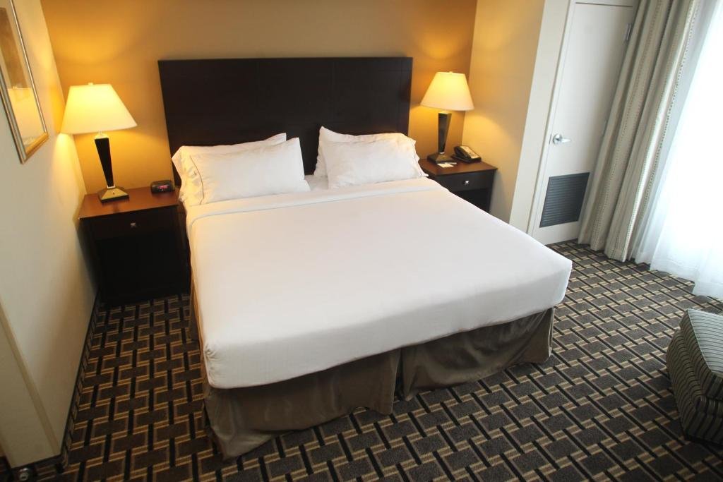 Standard room Holiday Inn Express Pembroke, an IHG Hotel