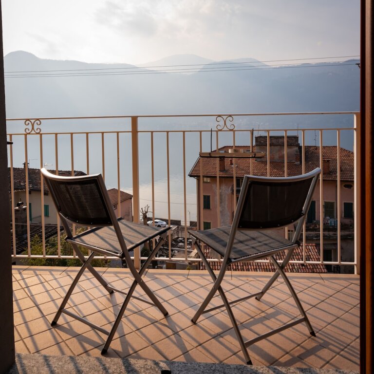 Superior room with balcony and with lake view B&B-FORESTERIA Casa Della Musica Lake Como