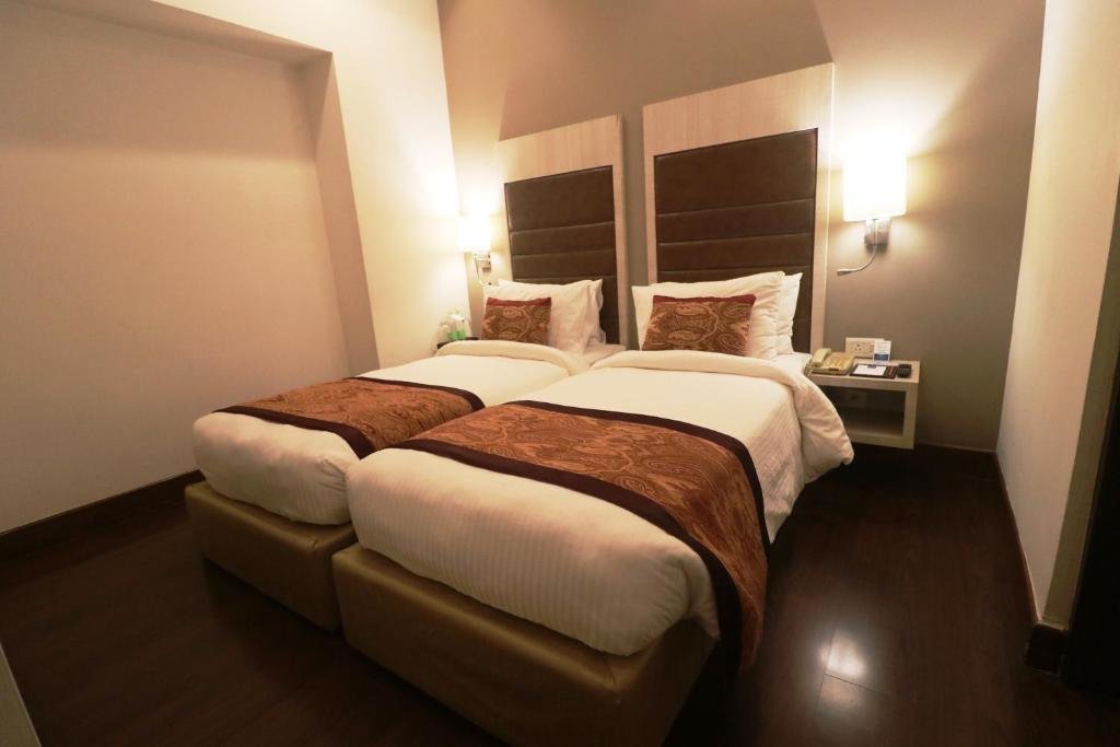 Premium Suite Mahagun Sarovar Portico Suites