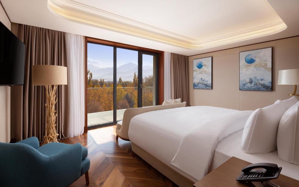 Двухместный люкс Presidential Swissôtel Wellness Resort Alatau Almaty