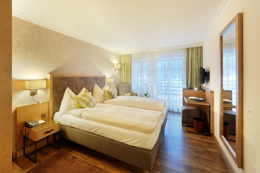 Economy Doppel Zimmer mit Balkon und mit Bergblick Hotel Kirchbuehl