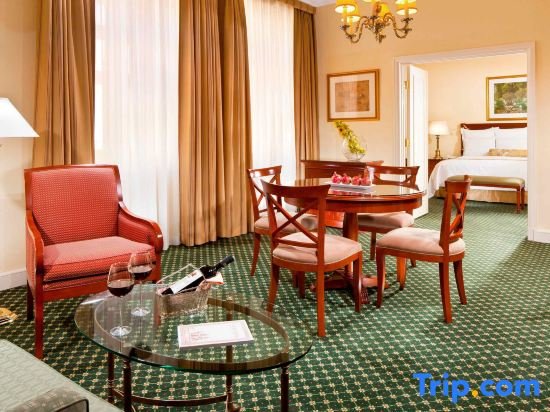 Двухместный люкс Vice-presidential c 1 комнатой Armenia Marriott Hotel Yerevan