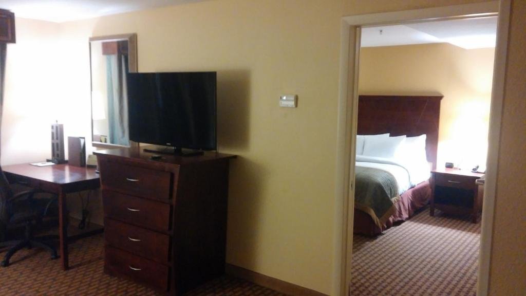 Люкс с 2 комнатами DoubleTree by Hilton Fayetteville