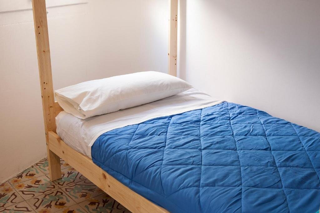 Letto in camerata Bed in Girona