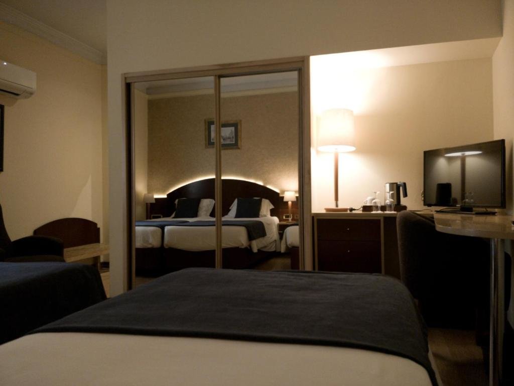 Трёхместный номер Standard Hotel Internacional Porto