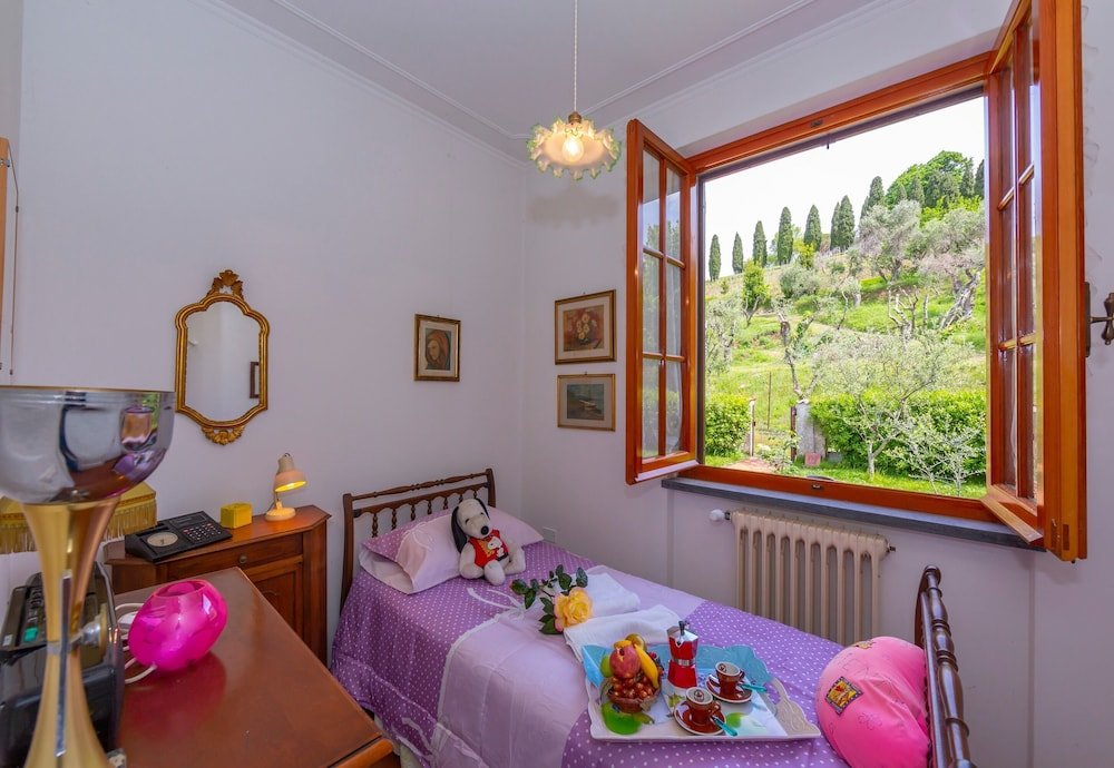 Семейная вилла с 3 комнатами с балконом Villino di Corsanico With View