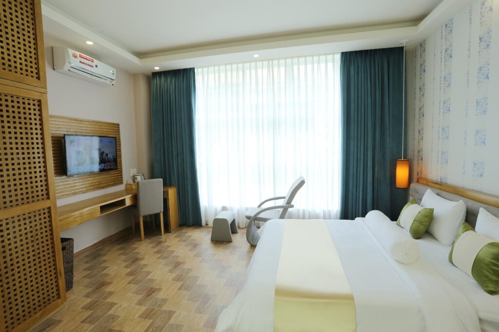 Люкс Thuy Sakura Hotel & Serviced Apartment