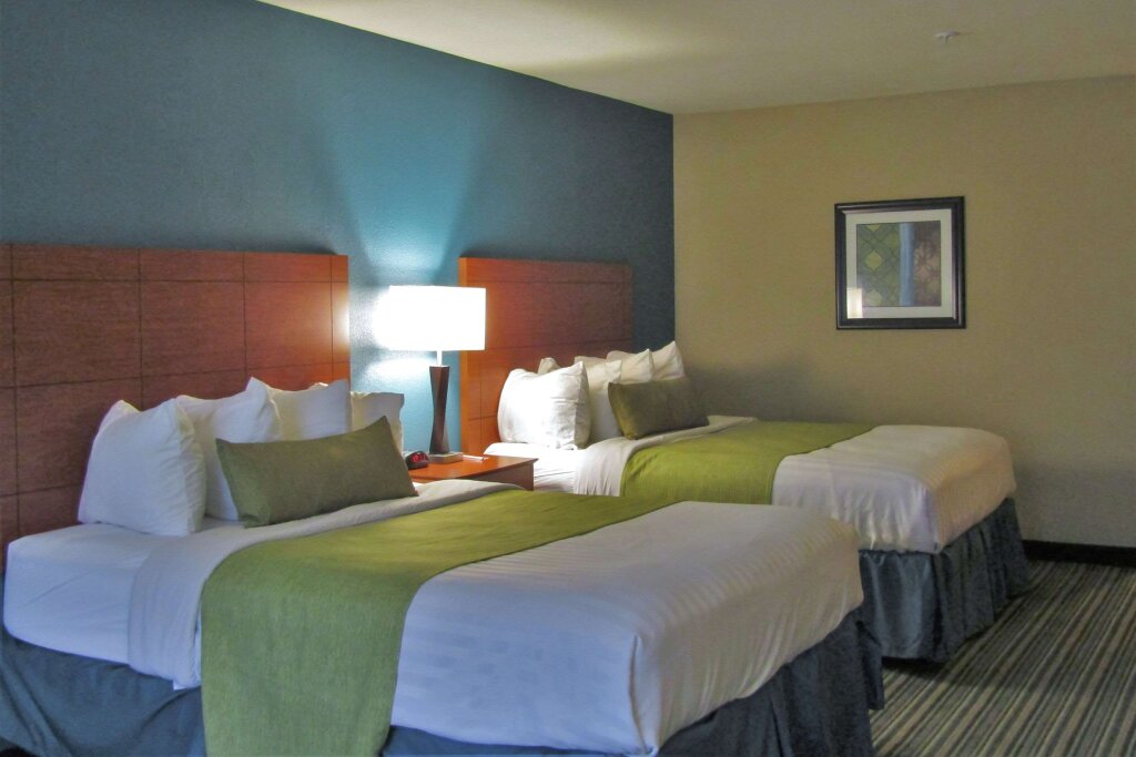 Standard Quadruple room Econo Lodge Inn & Suites