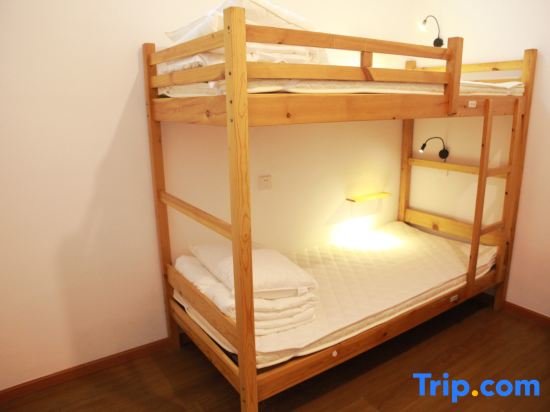 Кровать в общем номере (женский номер) Ma Que Wo Youth Hostel