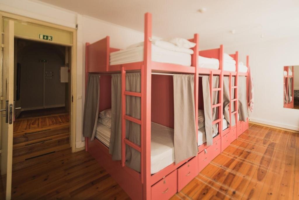Кровать в общем номере (женский номер) WOT New Lisbon