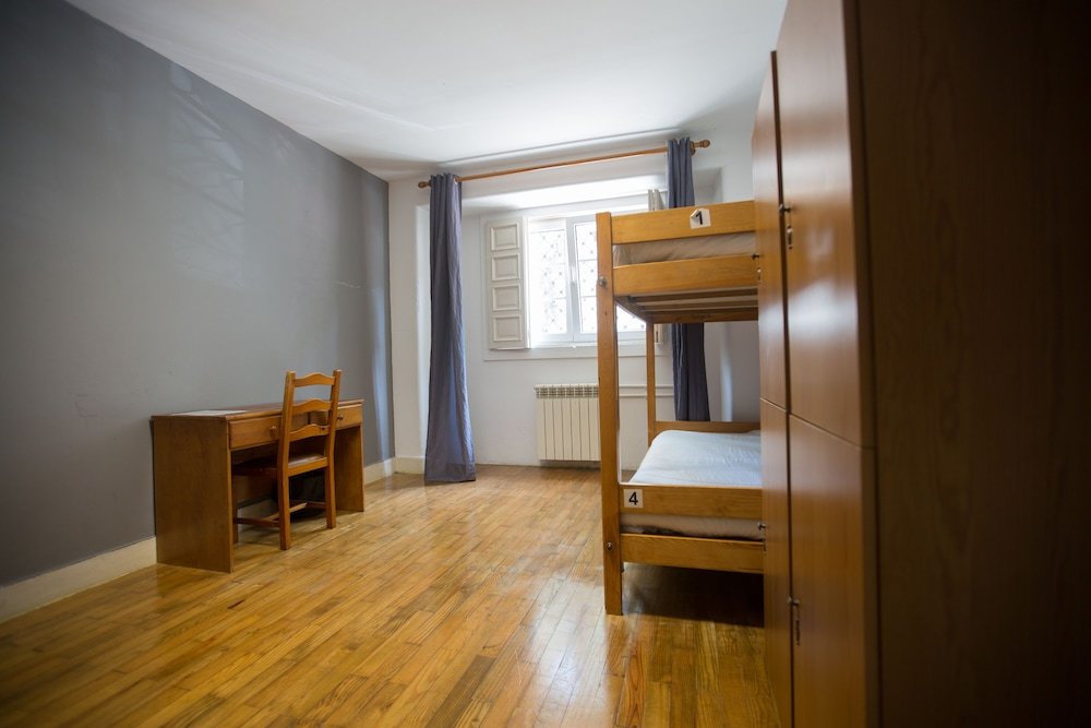 Кровать в общем номере (мужской номер) HI Coimbra - Pousada de Juventude