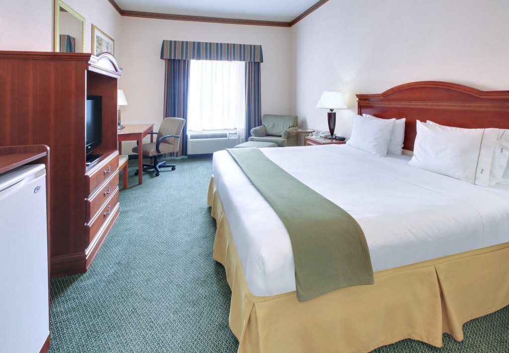 Номер Standard Holiday Inn Express & Suites Cleveland