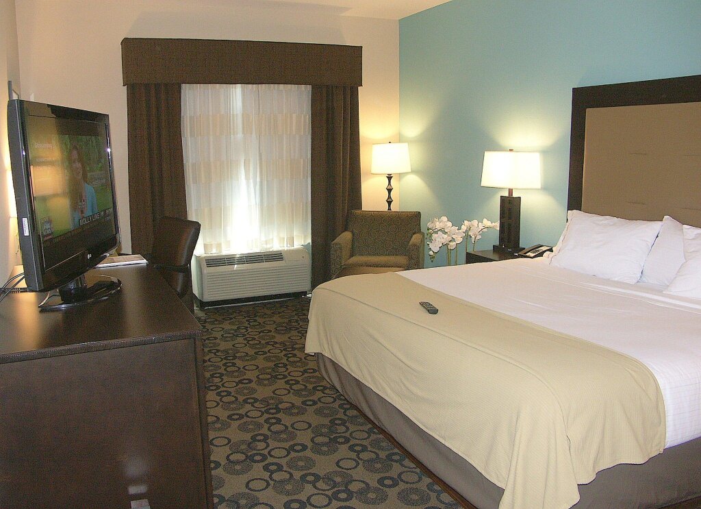 Номер Standard Holiday Inn Express & Suites - Cleveland Northwest, an IHG Hotel