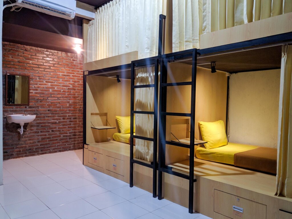 Кровать в общем номере Griya Jagadhaya