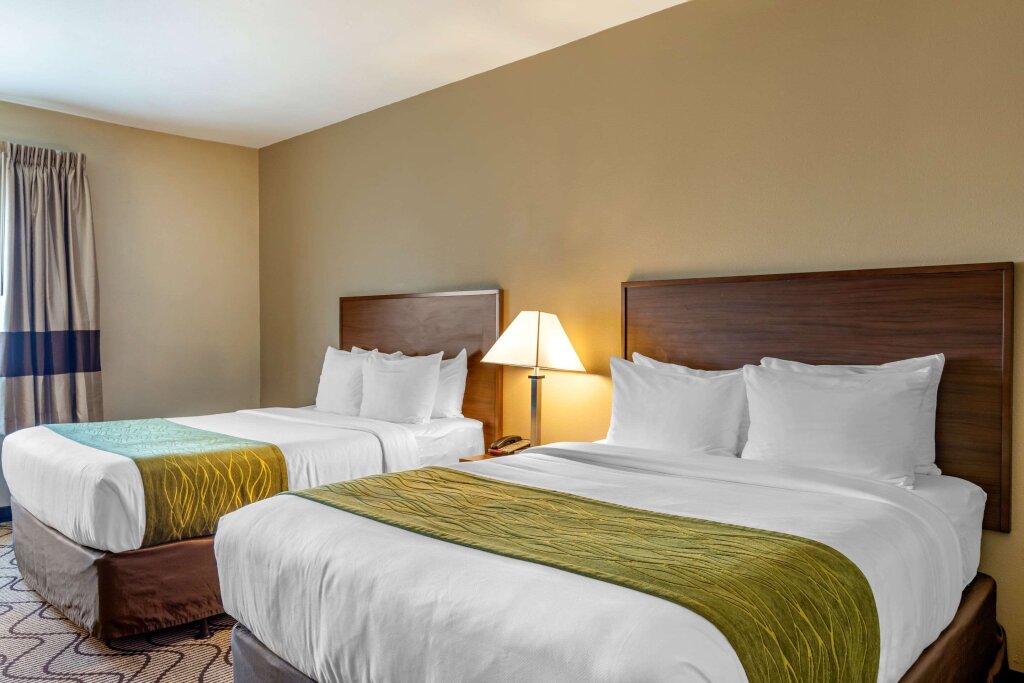 Standard Quadruple room Comfort Inn & Suites Orange County John Wayne Airport