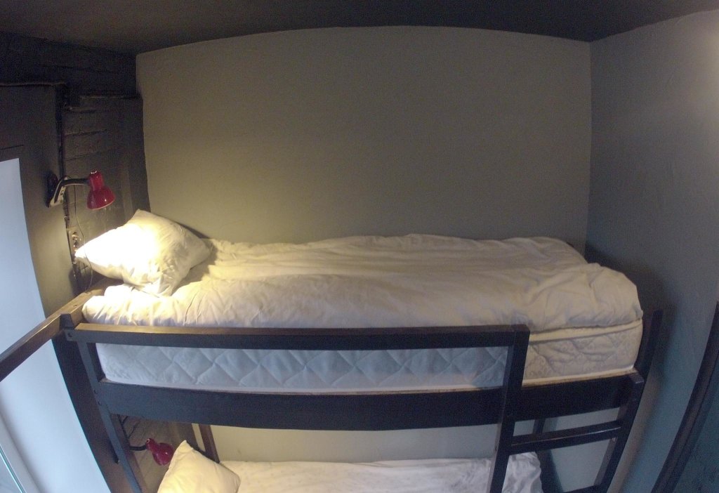 Кровать в общем номере Монтана Хостел