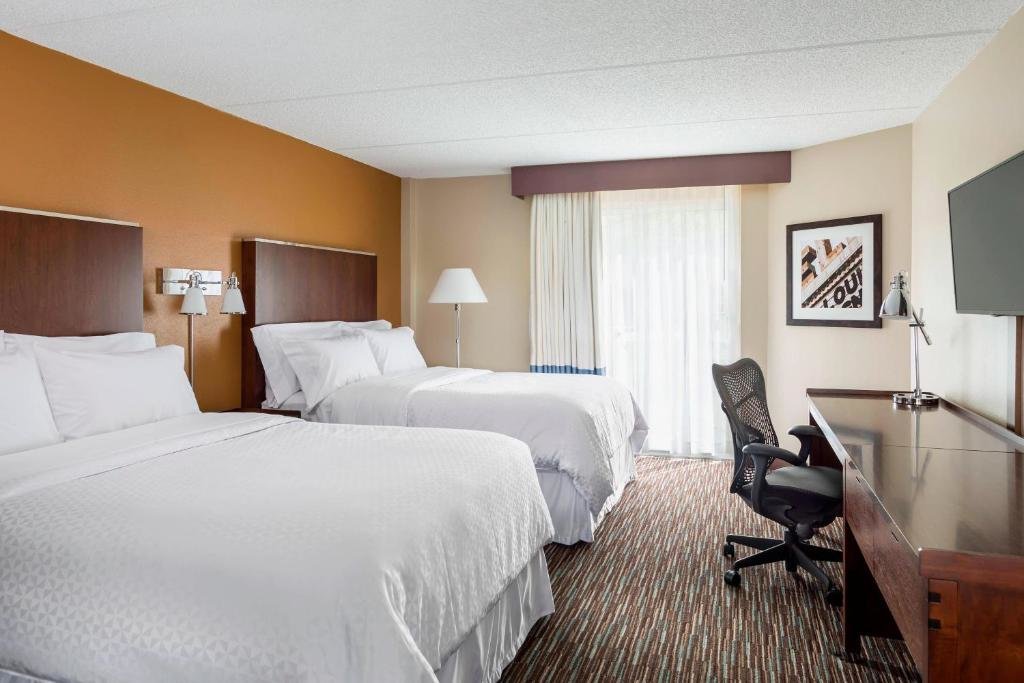 Двухместный номер Deluxe Four Points by Sheraton Buffalo Grove