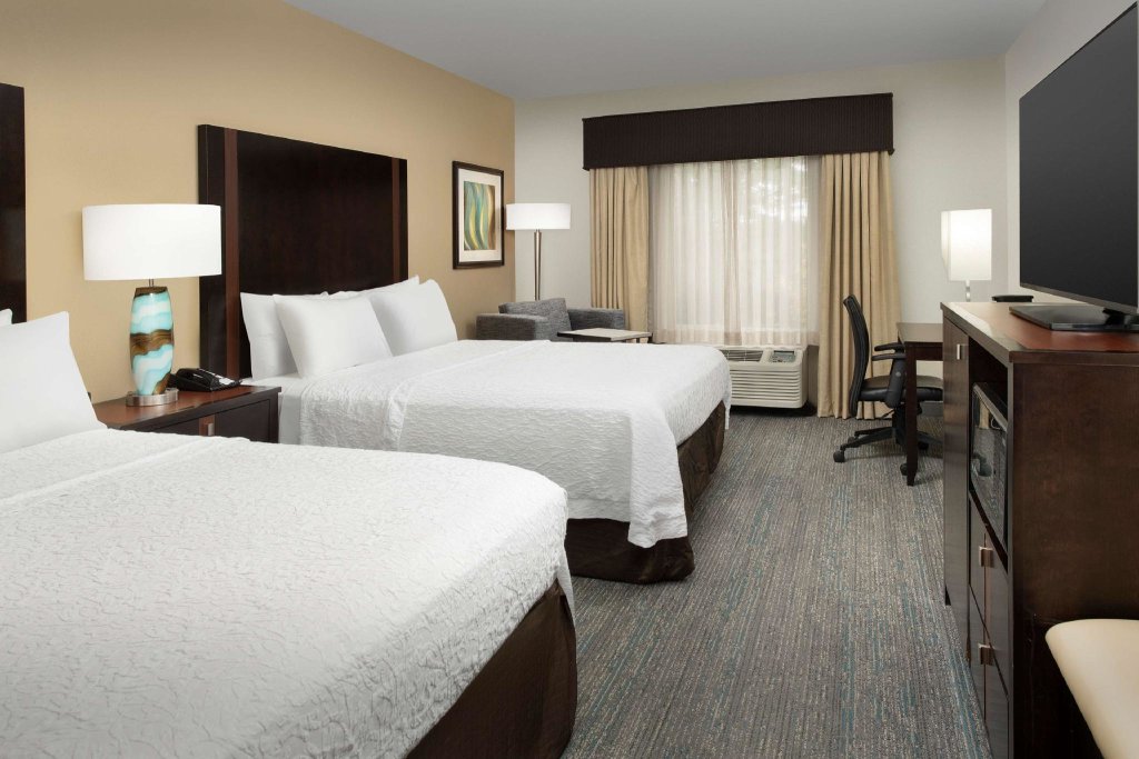 Standard Quadruple room Hampton Inn & Suites Alpharetta-Windward