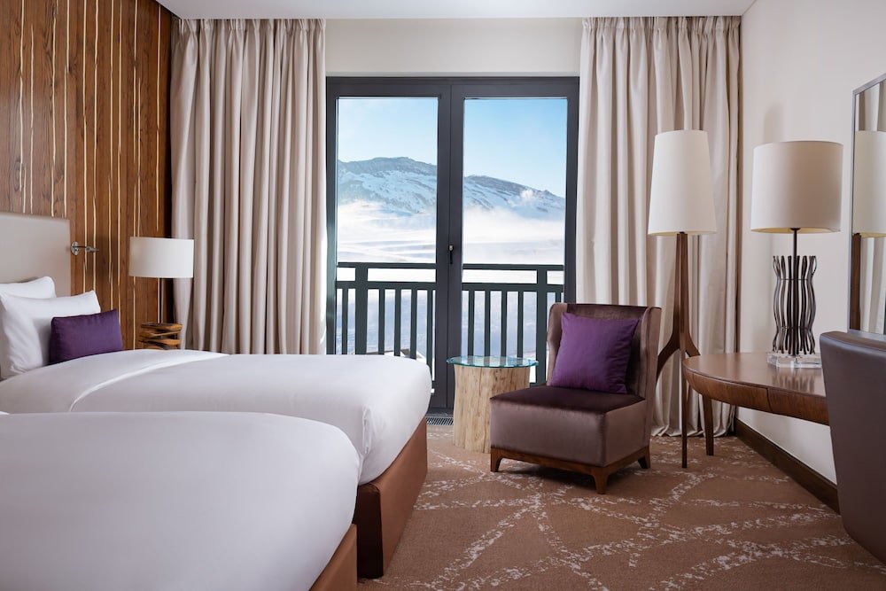 Deluxe Double Guest room with balcony and with mountain view Park Chalet, Shahdag, Autograph Collection