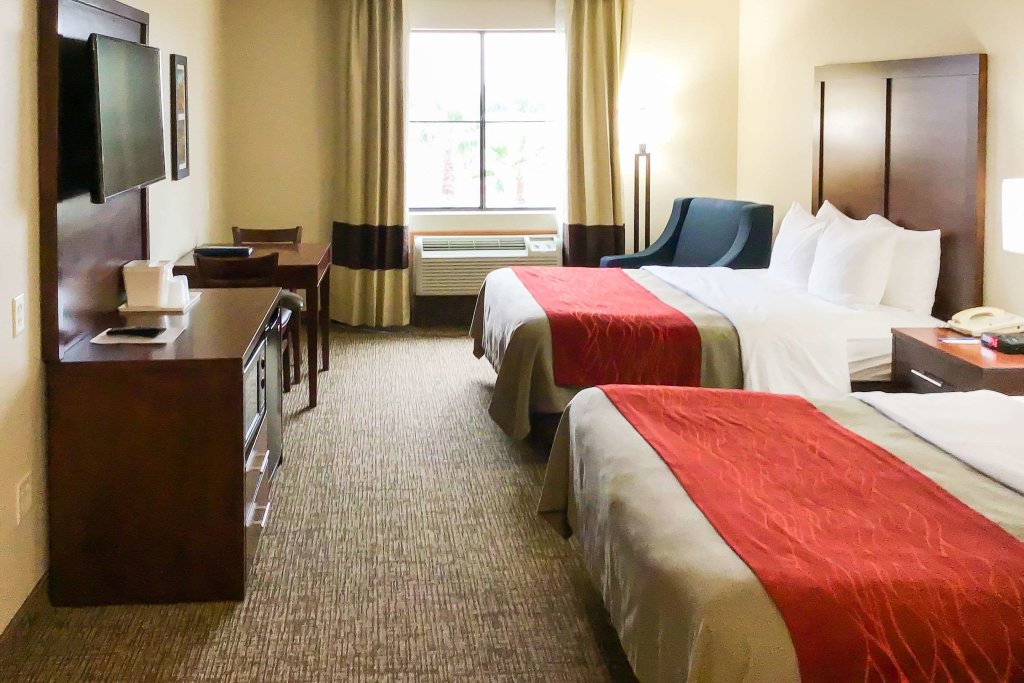 Четырёхместный номер Standard Comfort Inn and Suites Yuma I-8