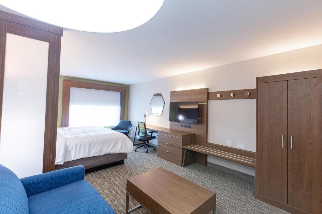 Двухместный номер Deluxe Holiday Inn Express & Suites Arlington North - Stadium Area, an IHG Hotel