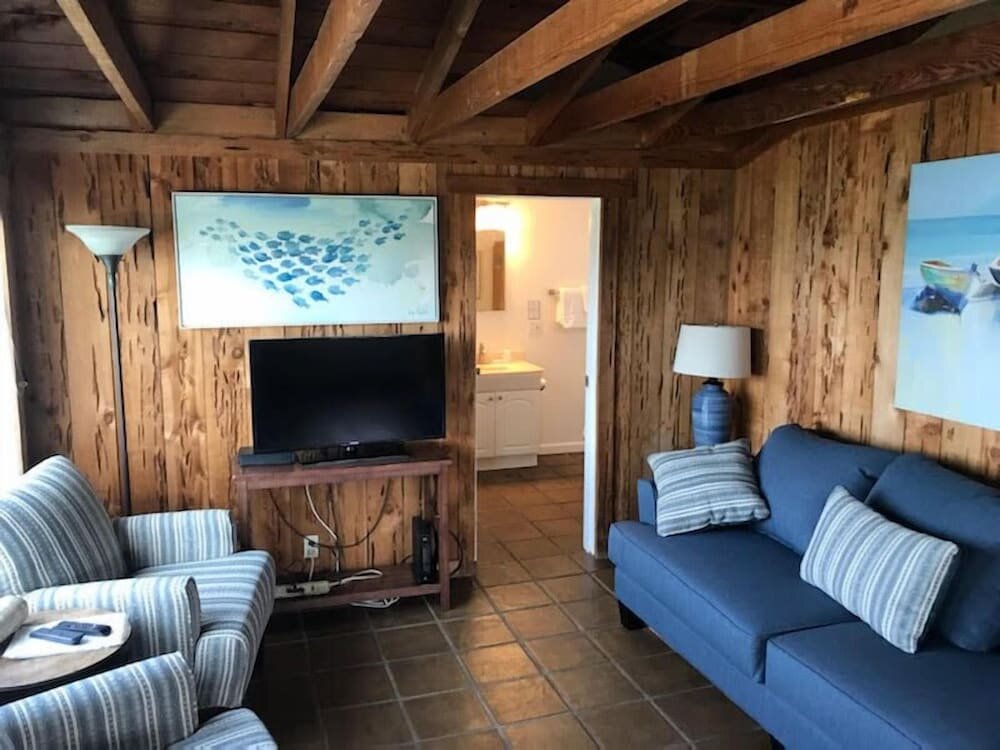 2 Bedrooms Cottage Bodega Harbor Inn
