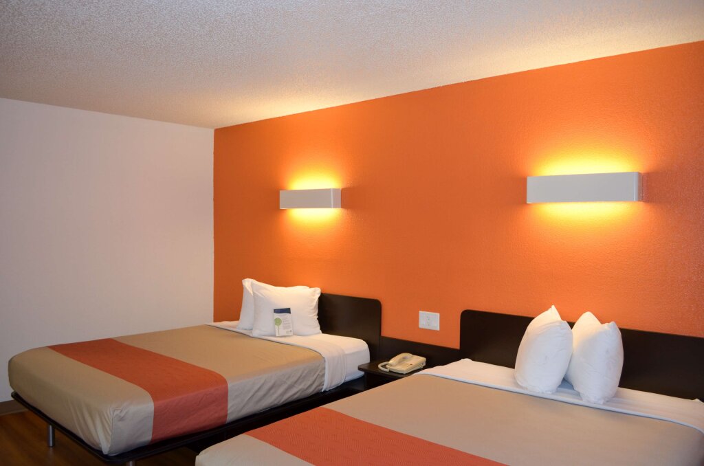 Standard Quadruple room Motel 6