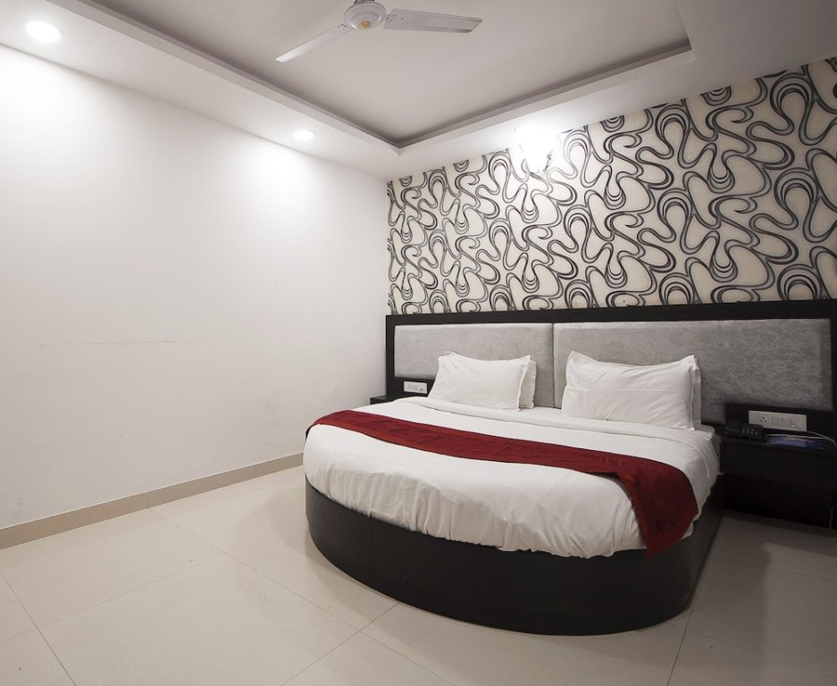 Deluxe room HOTEL Grand urban luxury Near Delhi Airport