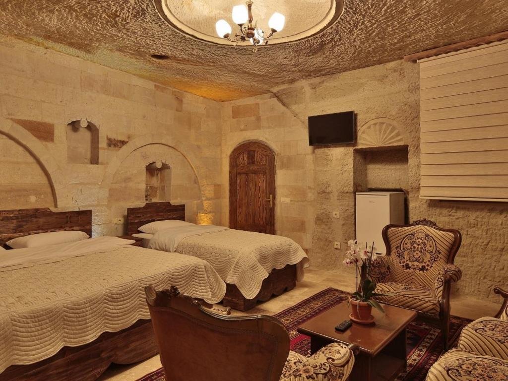 Трёхместный номер Deluxe Family Cave Suite Hotel