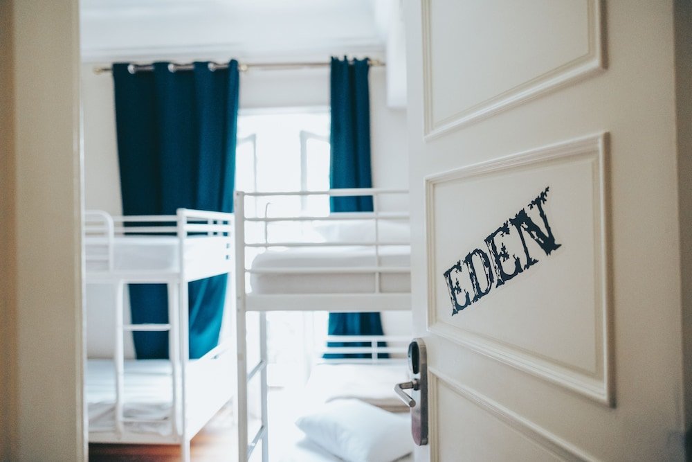 Кровать в общем номере (женский номер) Urban Garden Hostel