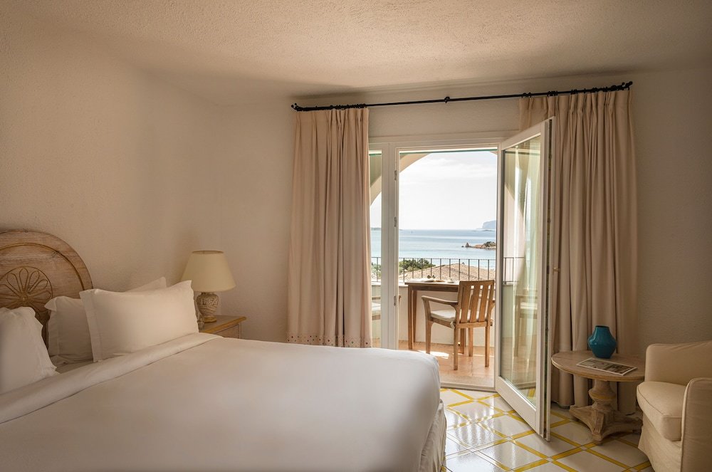 Номер Deluxe с видом на море Romazzino, A Belmond Hotel, Costa Smeralda