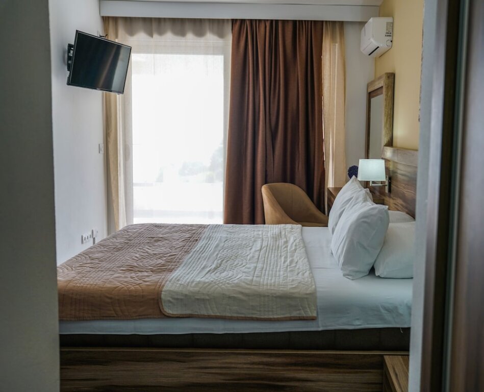 Suite Confort 1 dormitorio con balcón y con vista al mar Hotel & Beach Club Mediterraneo Liman