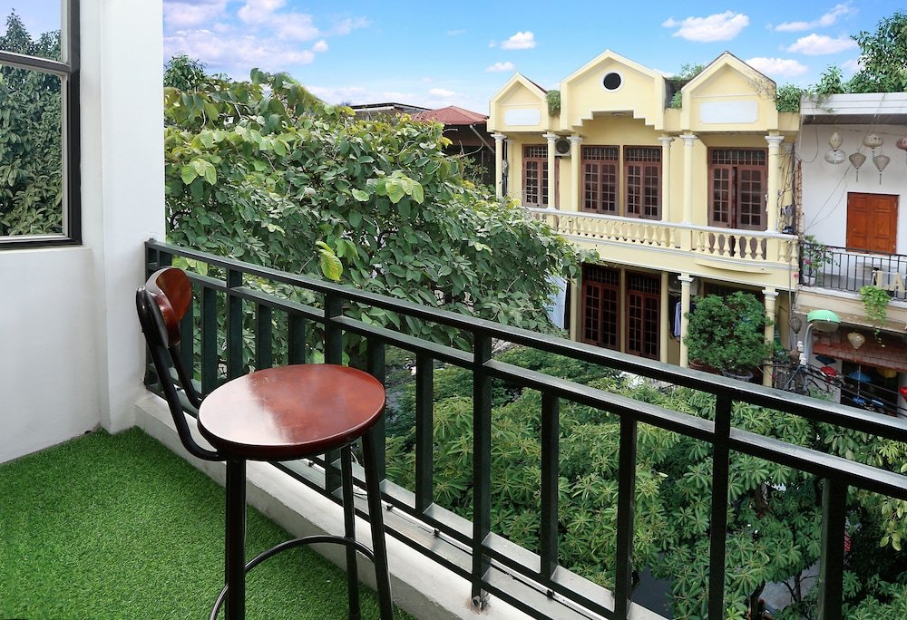 Кровать в общем номере с 6 комнатами Hanoi House Hostel & Travel