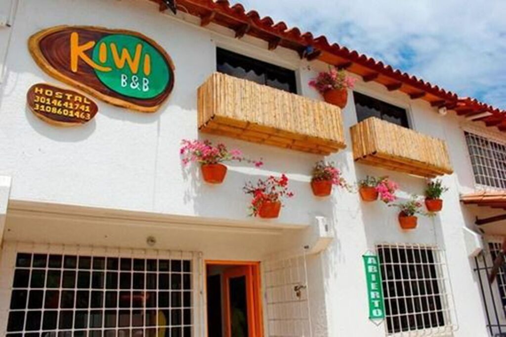 Hostal Kiwi B&B Santa Marta, Magdalena. Book Hotel Hostal Kiwi B&B