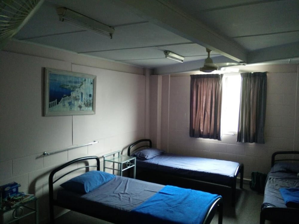 Кровать в общем номере (женский номер) Cairns Girls Hostel
