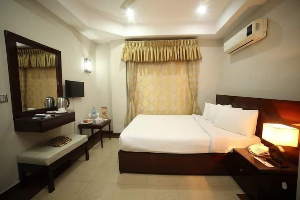 Standard Zimmer Hotel Multan Continental